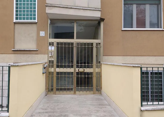And Jubilee House בית הארחה